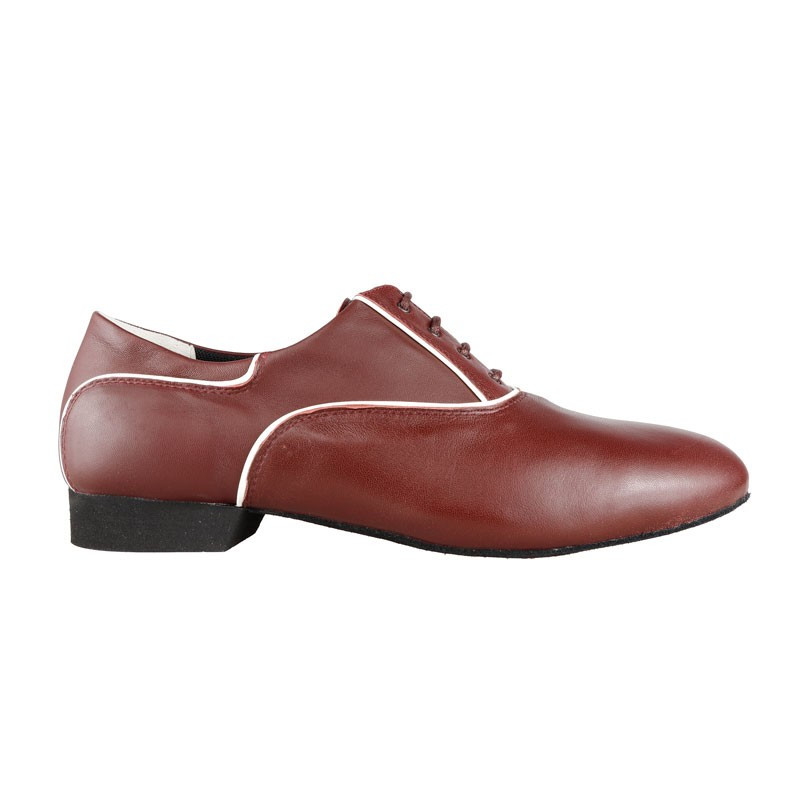 what is normal width for men's shoes